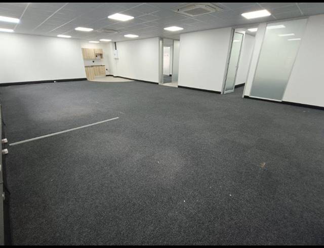 BUSINESS PROPERTY TO RENT IN SUNNINGHILL